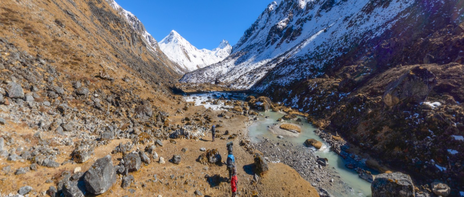  Makalu Base Camp Trek 